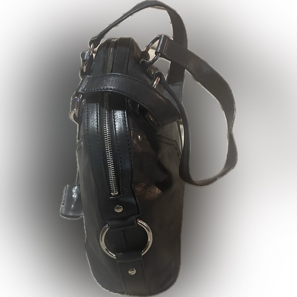 Yves Saint Laurent Muse Leather Handbag - Picture 3 of 12